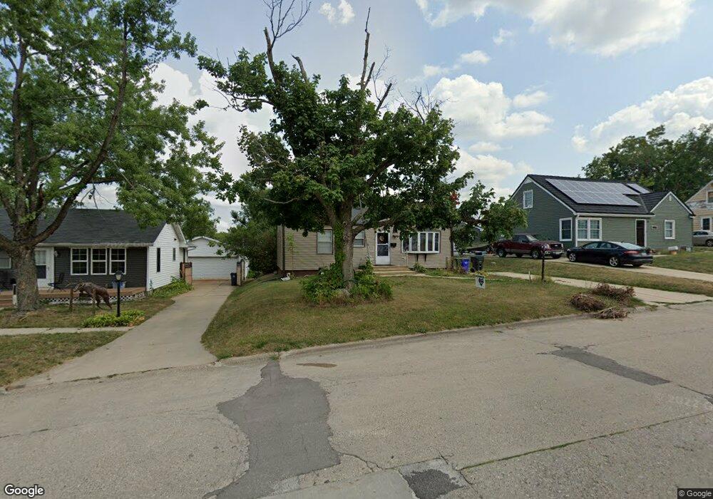 680 26th St SE, Cedar Rapids, IA 52403 - photo 1