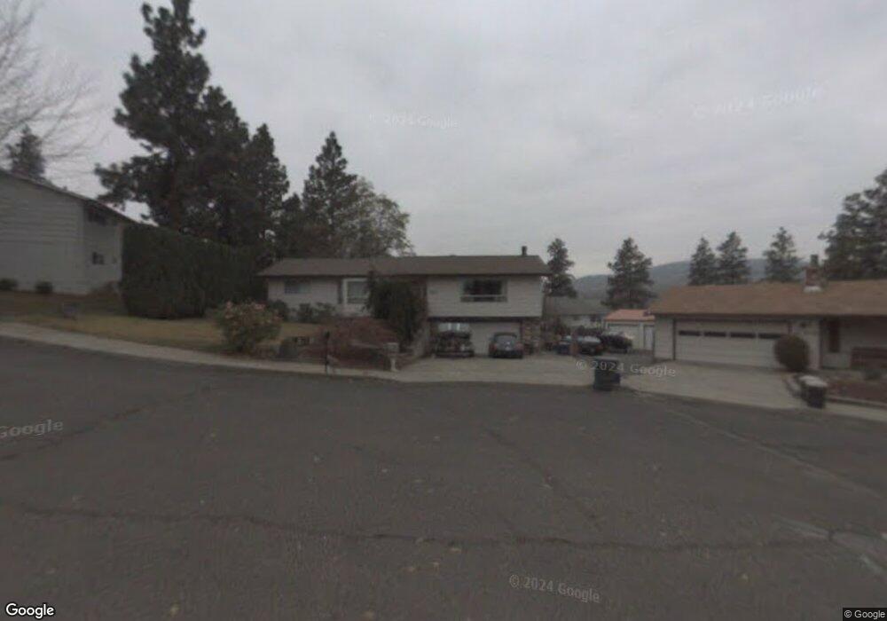 512 W 19th St, the Dalles, OR 97058 - photo 1