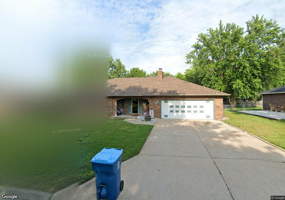 1922 S Hedgewood Dr, Bolivar, MO 65613 - photo 1