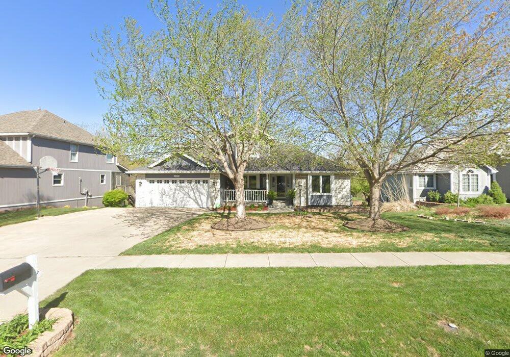 2216 SW Pondview Dr, Topeka, KS 66614 - photo 1