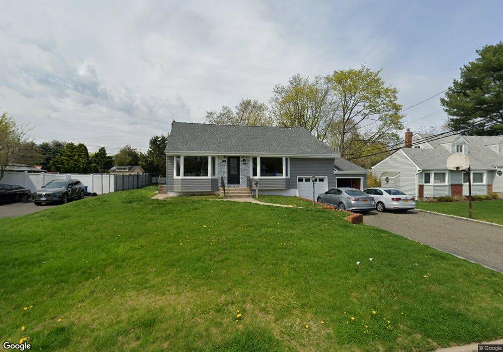 16 Ruth Blvd, ComMacK, NY 11725 - photo 1
