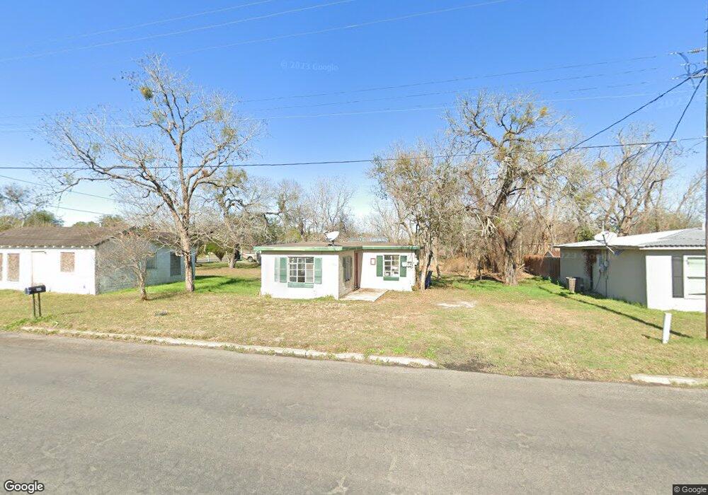 305 E Inez St, Beeville, TX 78102 - photo 1