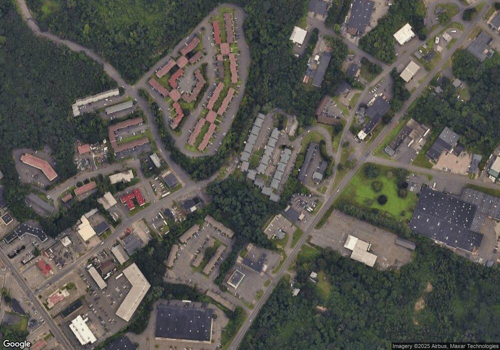 94 Wakelee Rd unit 1, Waterbury, CT 06705 - photo 1