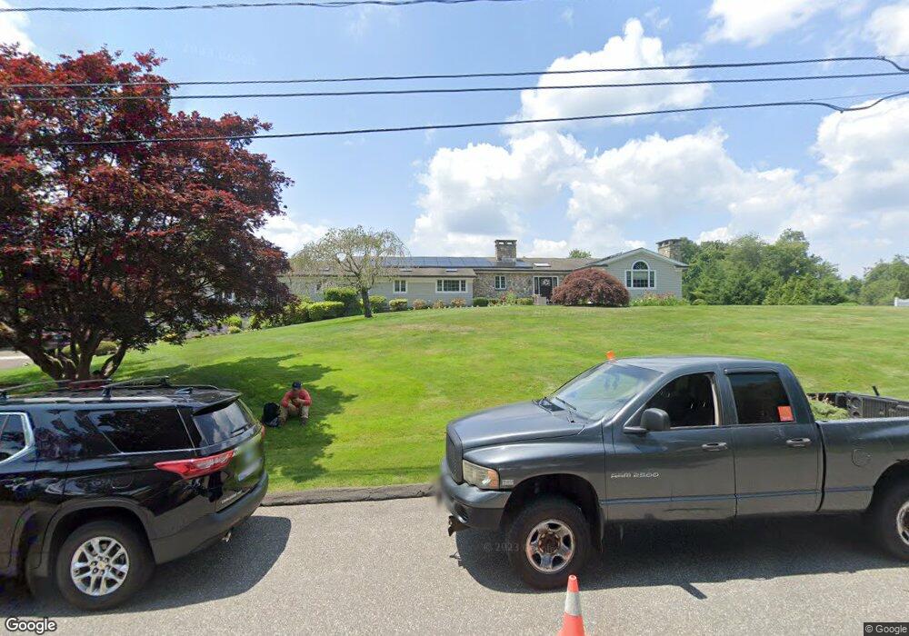 89 Jeanne Ct, Stamford, CT 06903 - photo 1