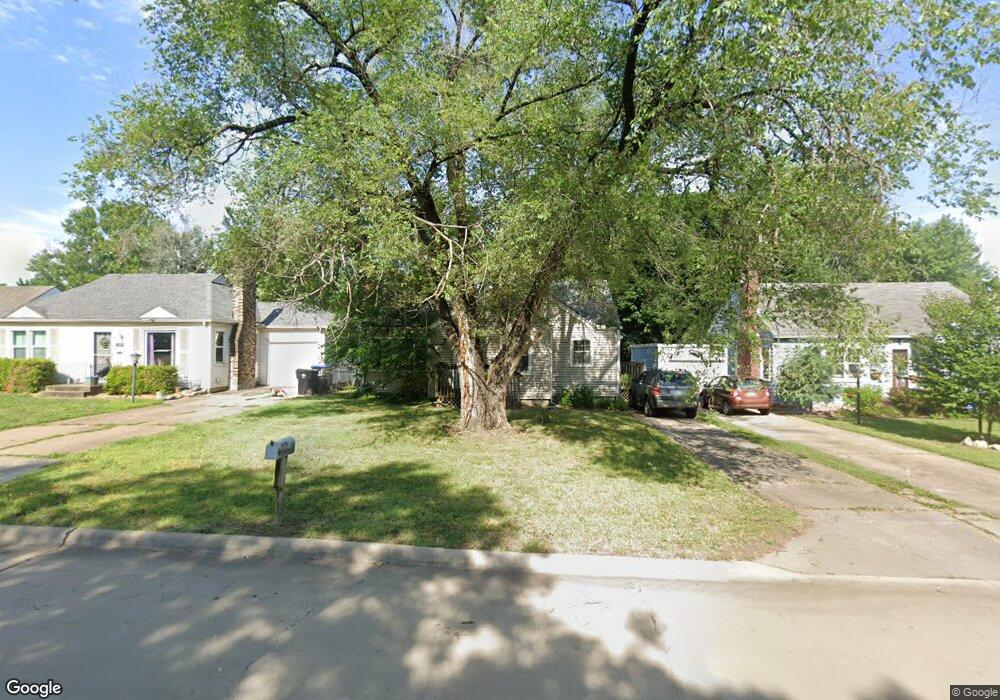 1019 SW Wayne Ave, Topeka, KS 66604 - photo 1