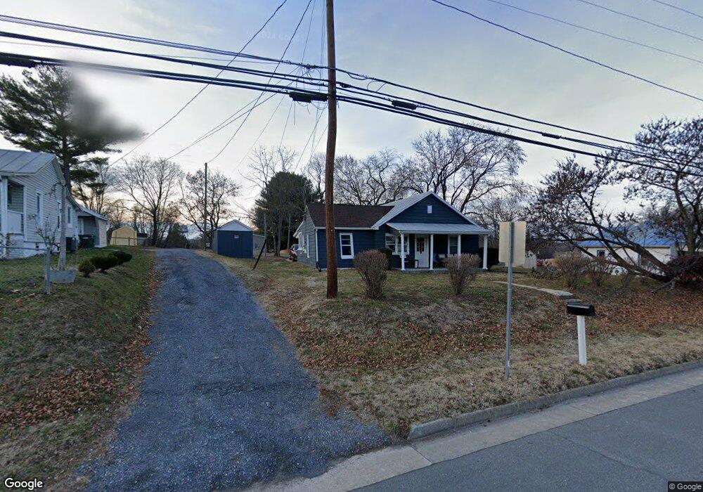 1621 N Delphine Ave, Waynesboro, VA 22980 - photo 1