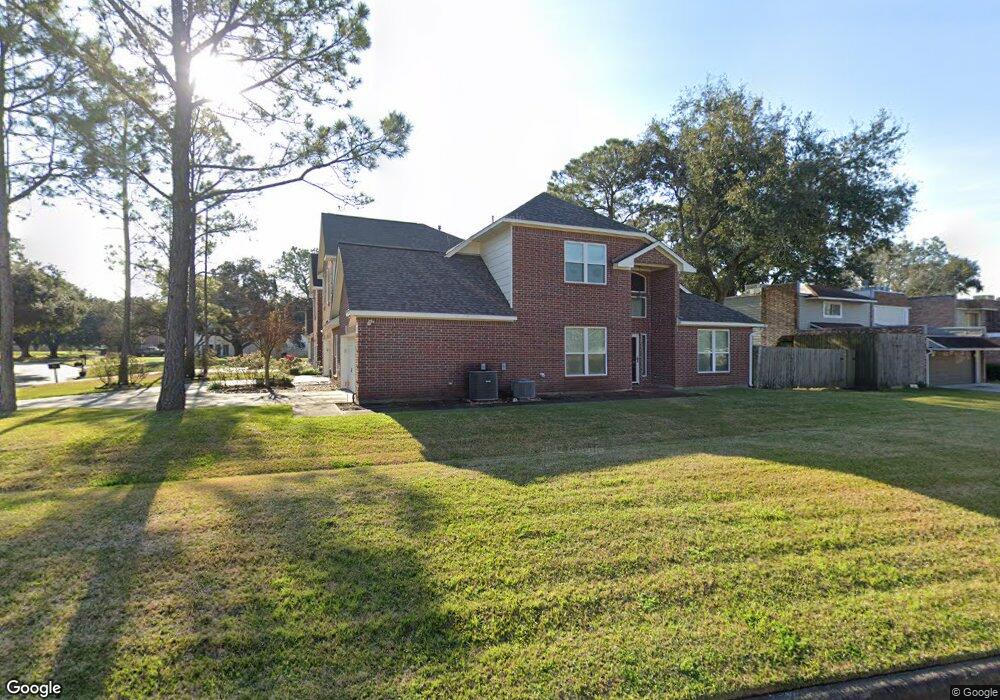 208 W Castle Harbour Dr, Friendswood, TX 77546 - photo 1