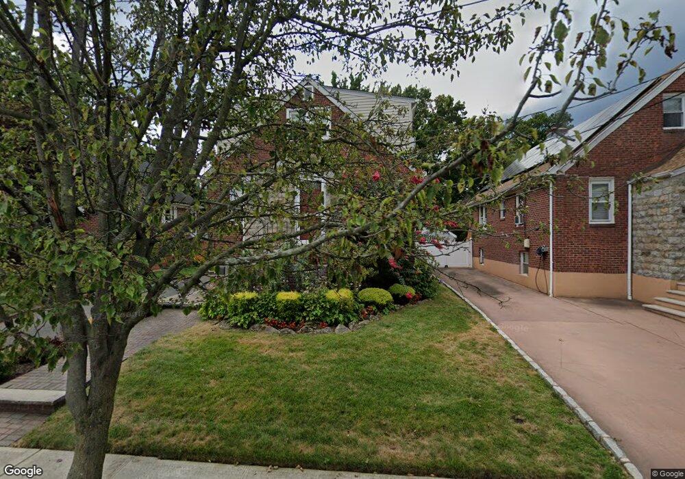 70 Wood St, Lynbrook, NY 11563 - photo 1