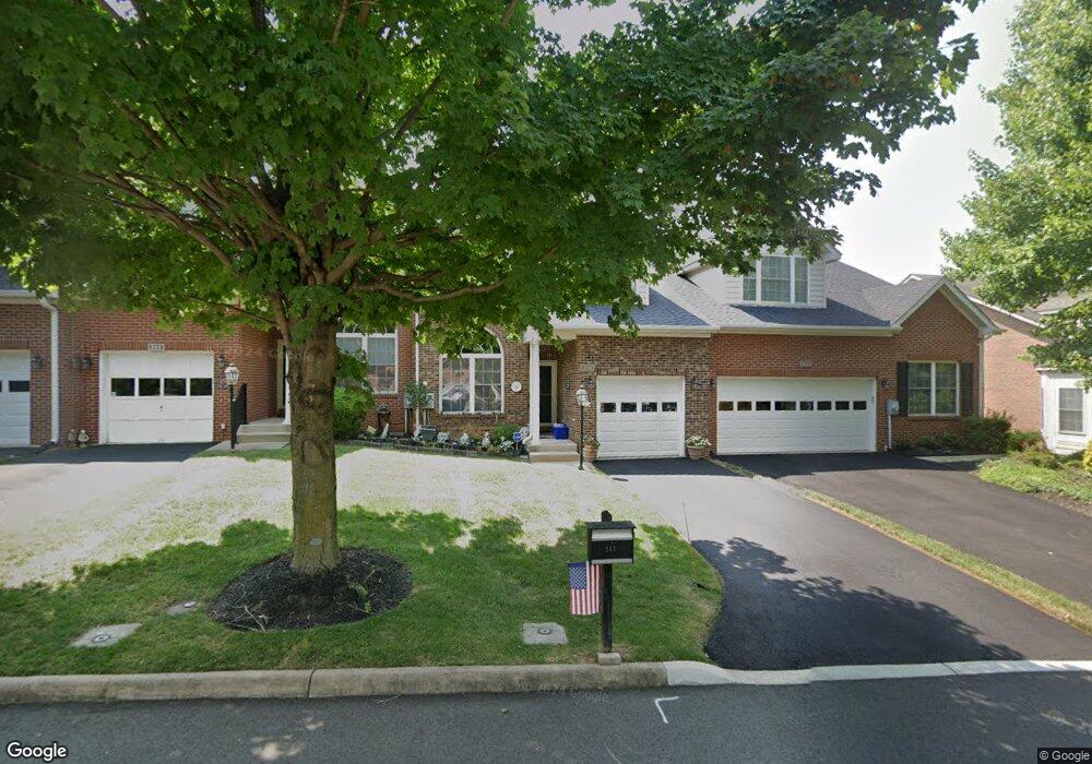 241 N View Cir, Warrenton, VA 20186 - photo 1