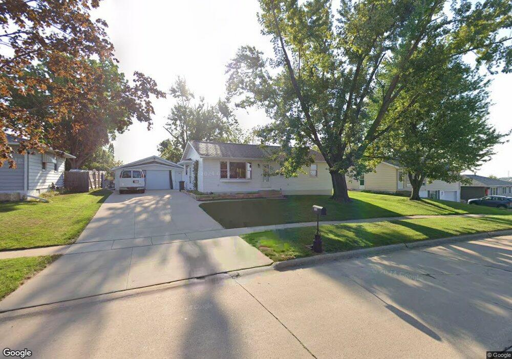 3309 Clover Dr SW, Cedar Rapids, IA 52404 - photo 1