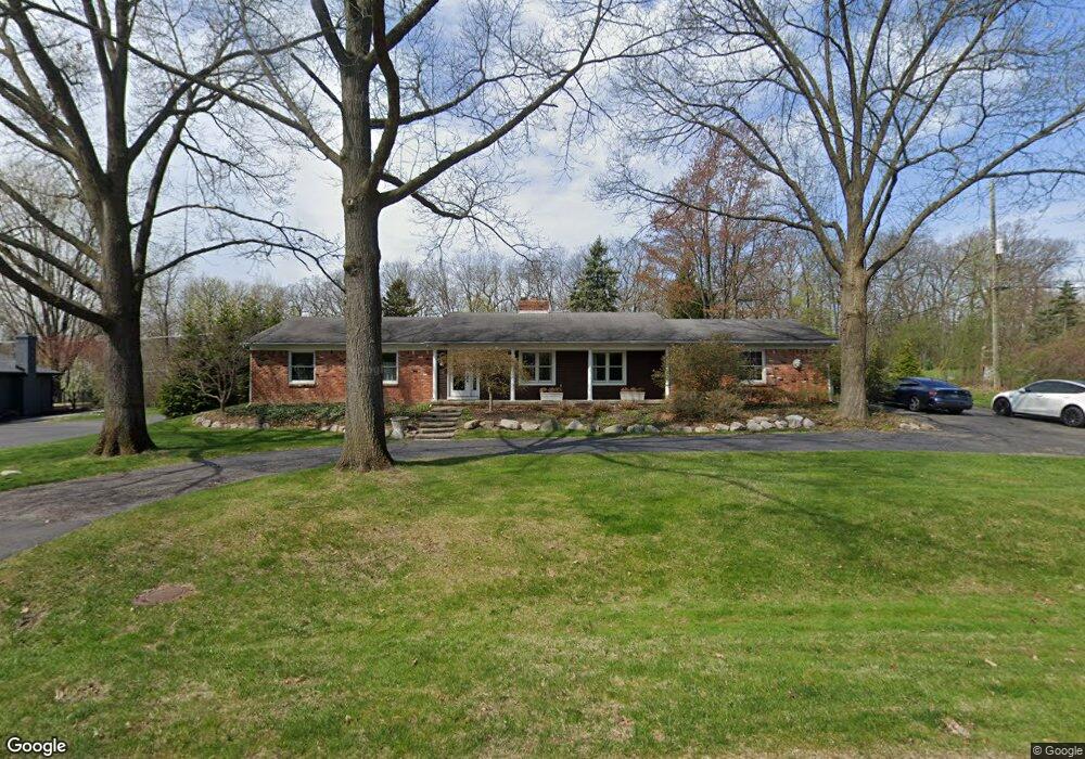 4326 Queens Way, Bloomfield Hills, MI 48304 - photo 1