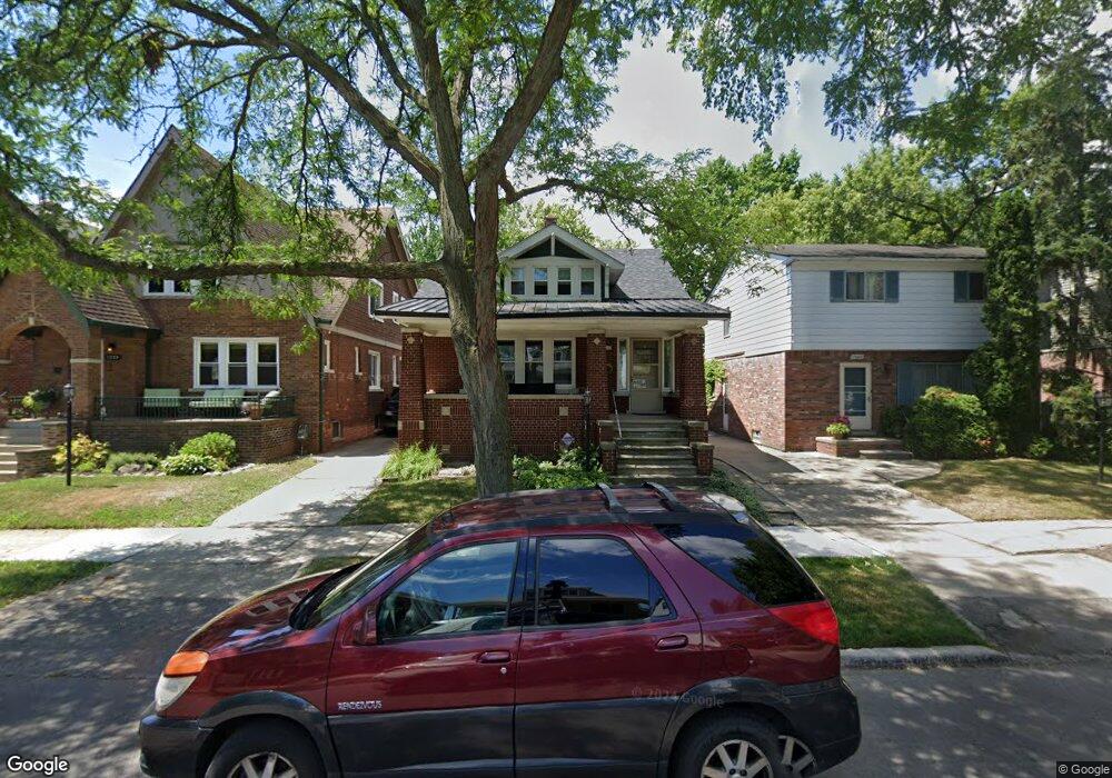 1341 Lakepointe St, Grosse Pointe Park, MI 48230 - photo 1