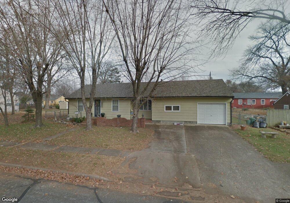 34 Locust Dr, Parsons, KS 67357 - photo 1