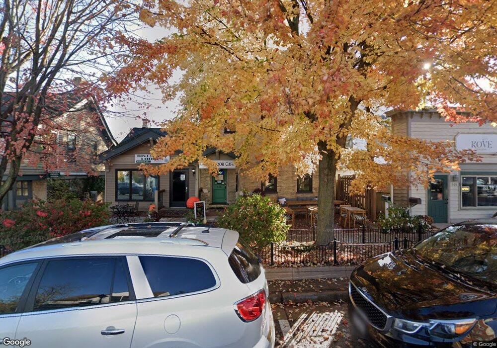 810 N Genesee St unit 810, Delafield, WI 53018 - photo 1