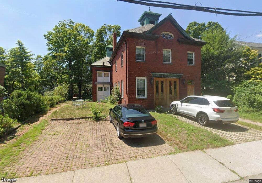 677 Grove St unit A, Newton Lower Falls, MA 02462 - photo 1