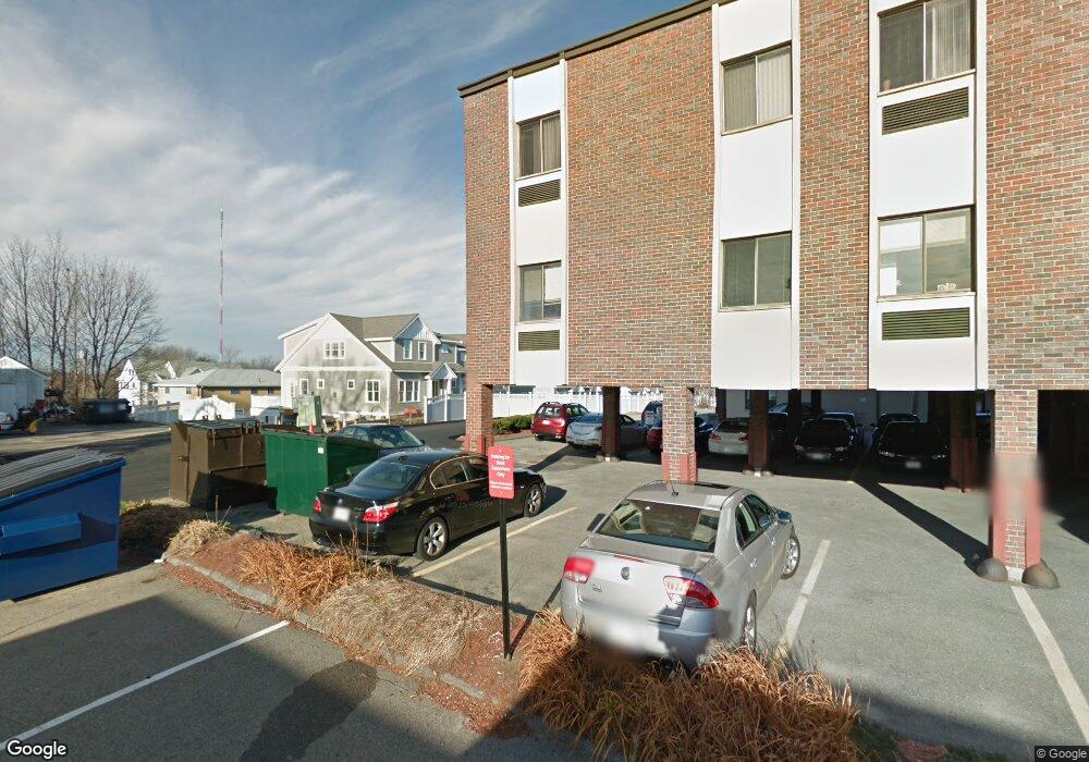 24 Putnam St unit 4, Needham Heights, MA 02494 - photo 1