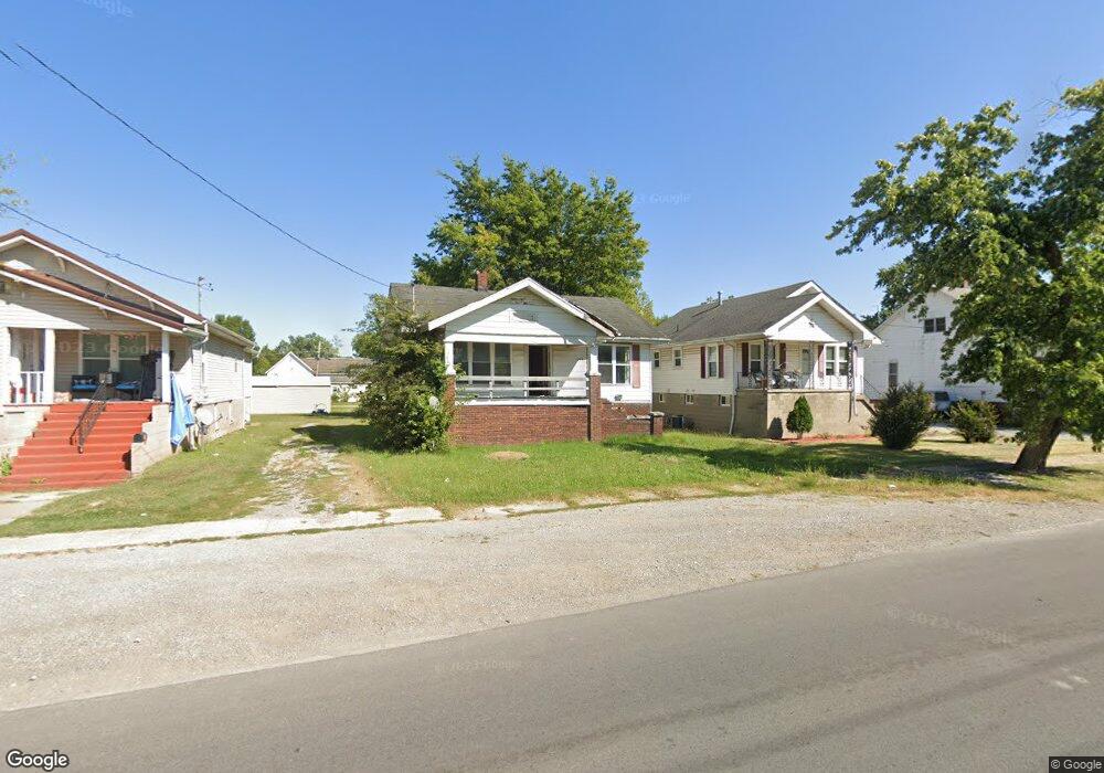 902 N Main St, Harrisburg, IL 62946 - photo 1