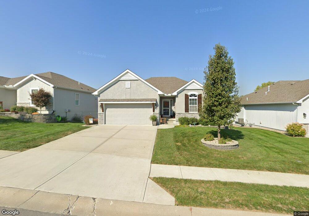 2014 Creekview Ln, Raymore, MO 64083 - photo 1
