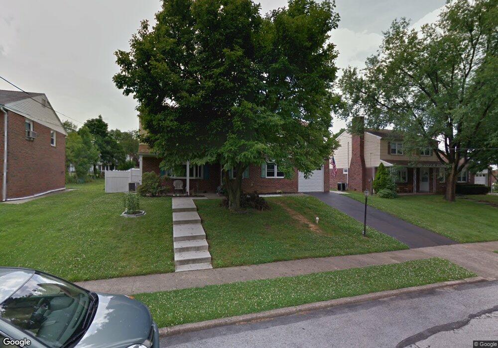 406 Camelot Dr, Brookhaven, PA 19015 - photo 1