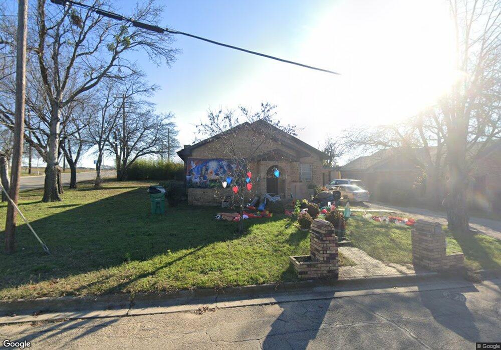 901 Lindsey St, Denton, TX 76201 - photo 1