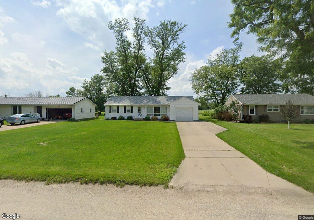 1010 Eastern Dr SE, Cedar Rapids, IA 52403 - photo 1