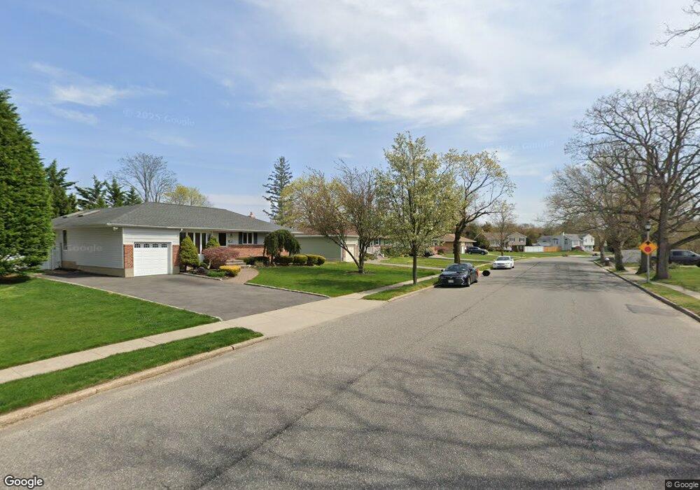 49 Havemeyer Ln, ComMacK, NY 11725 - photo 1