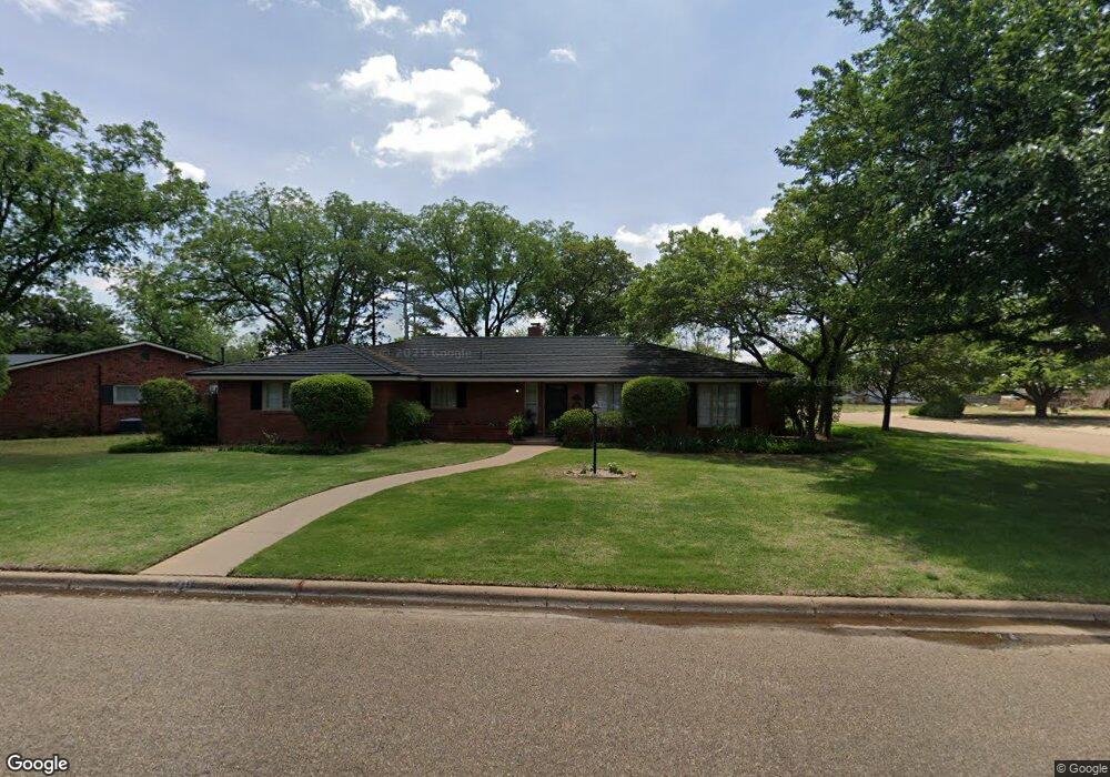 2411 W 12th St, Plainview, TX 79072 - photo 1