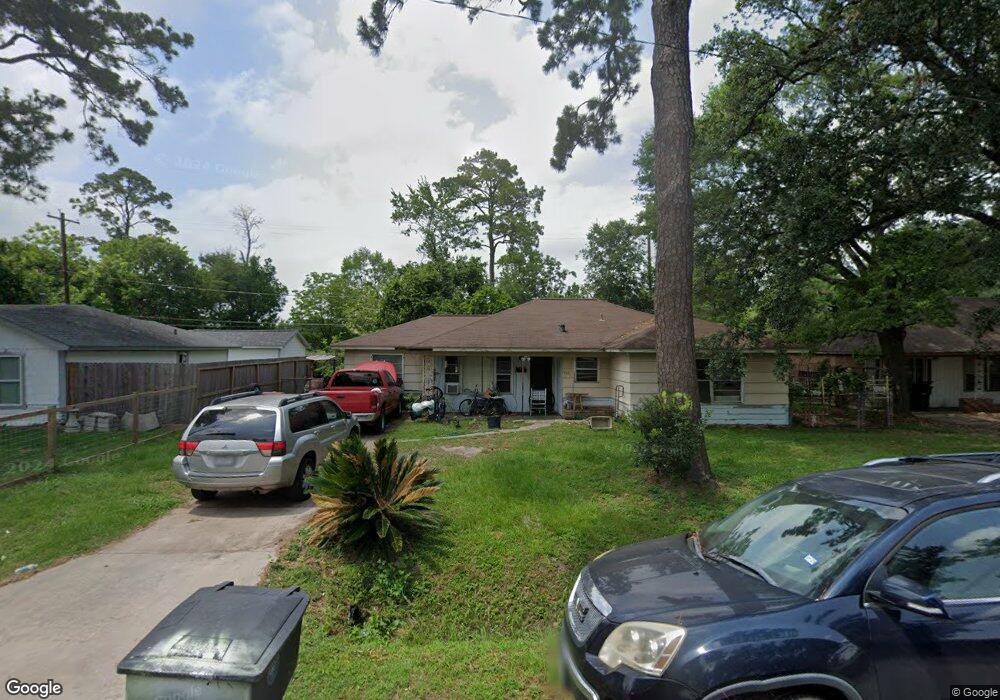 210 Hohldale St, Houston, TX 77022 - photo 1