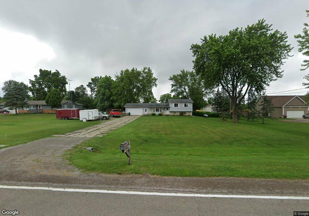 11256 E Coldwater Rd, Davison, MI 48423 - photo 1