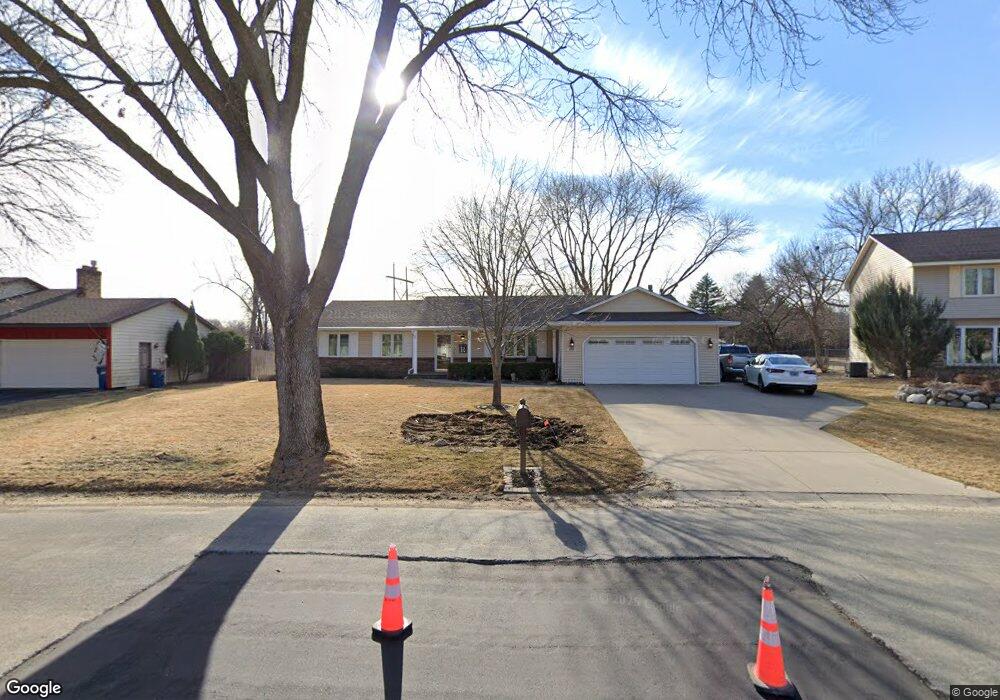 10355 Quaker Ln N, Maple Grove, MN 55369 - photo 1