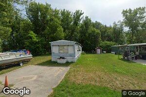 406 S 4th St, Lansing, IA 52151