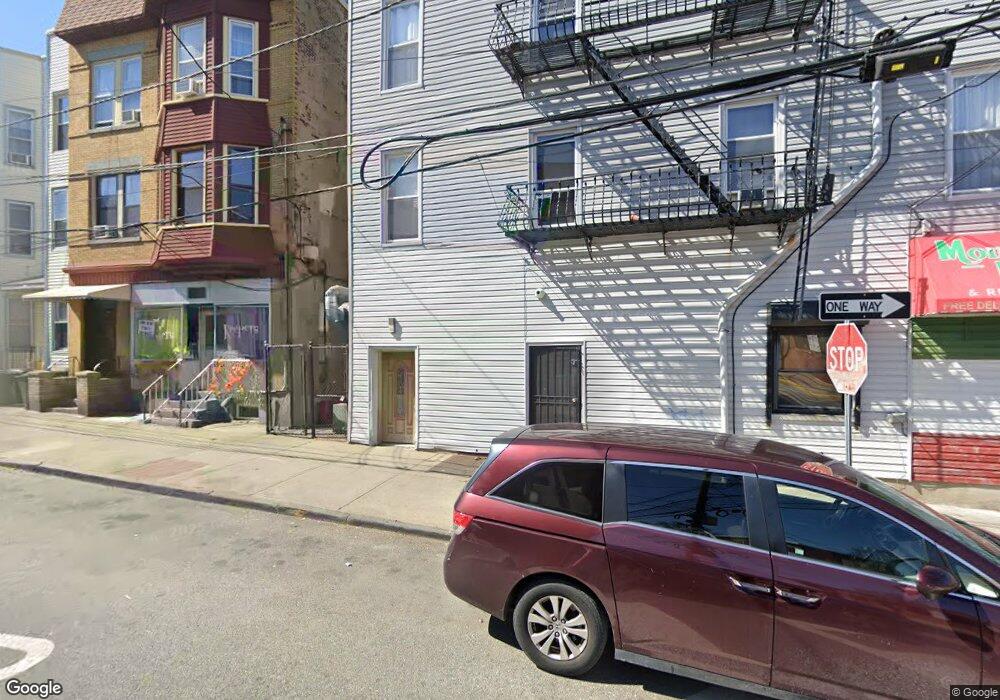 563 Hudson Ave unit 4, Weehawken, NJ 07086 - photo 1