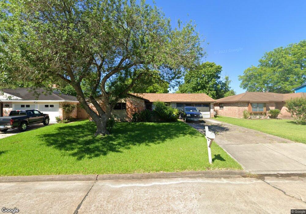 16702 Tibet Rd, Friendswood, TX 77546 - photo 1