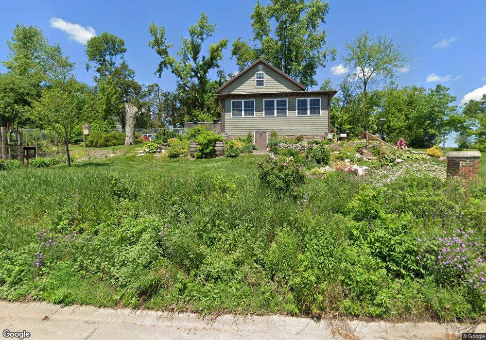 2430 1st Ave NW, Cedar Rapids, IA 52405 - photo 1