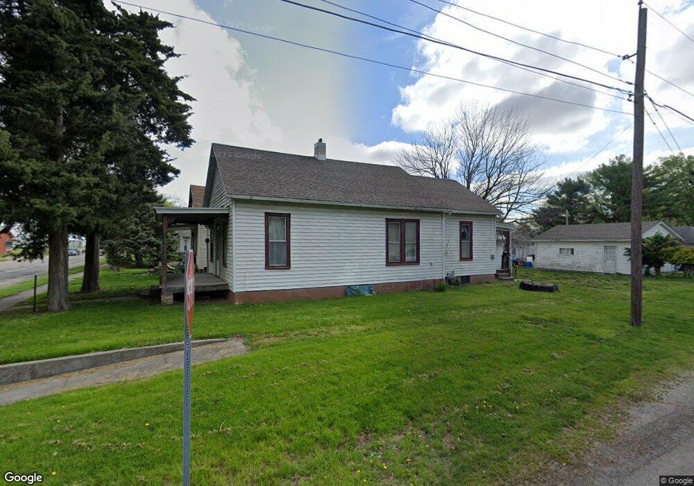 902 N Kickapoo St, Lincoln, IL 62656 - photo 1