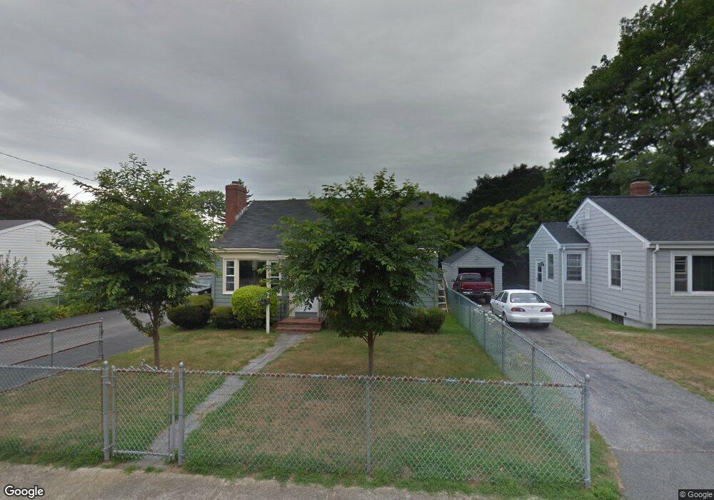 27 Arnold Ave, Newport, RI 02840 - photo 1