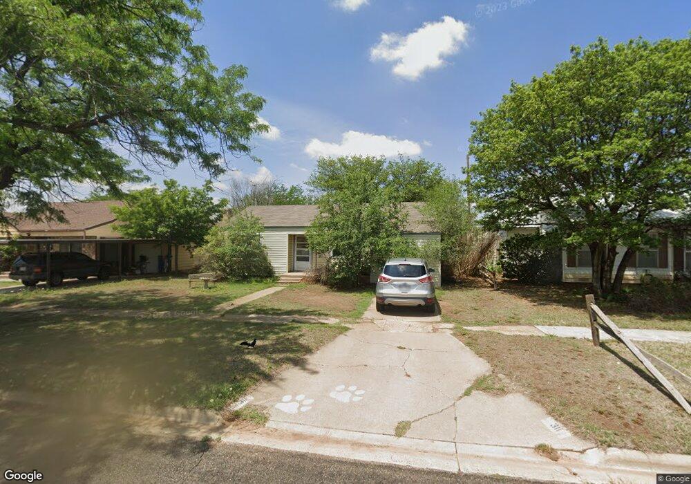 311 Irene St, Plainview, TX 79072 - photo 1