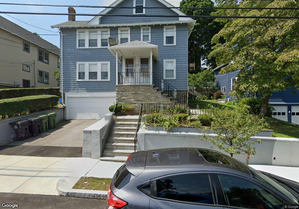 58 Edgecliff Rd unit 1, Watertown, MA 02472 - photo 1