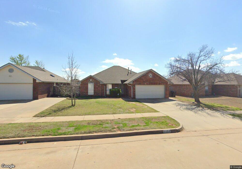 1104 NE 26th St, Moore, OK 73160 - photo 1