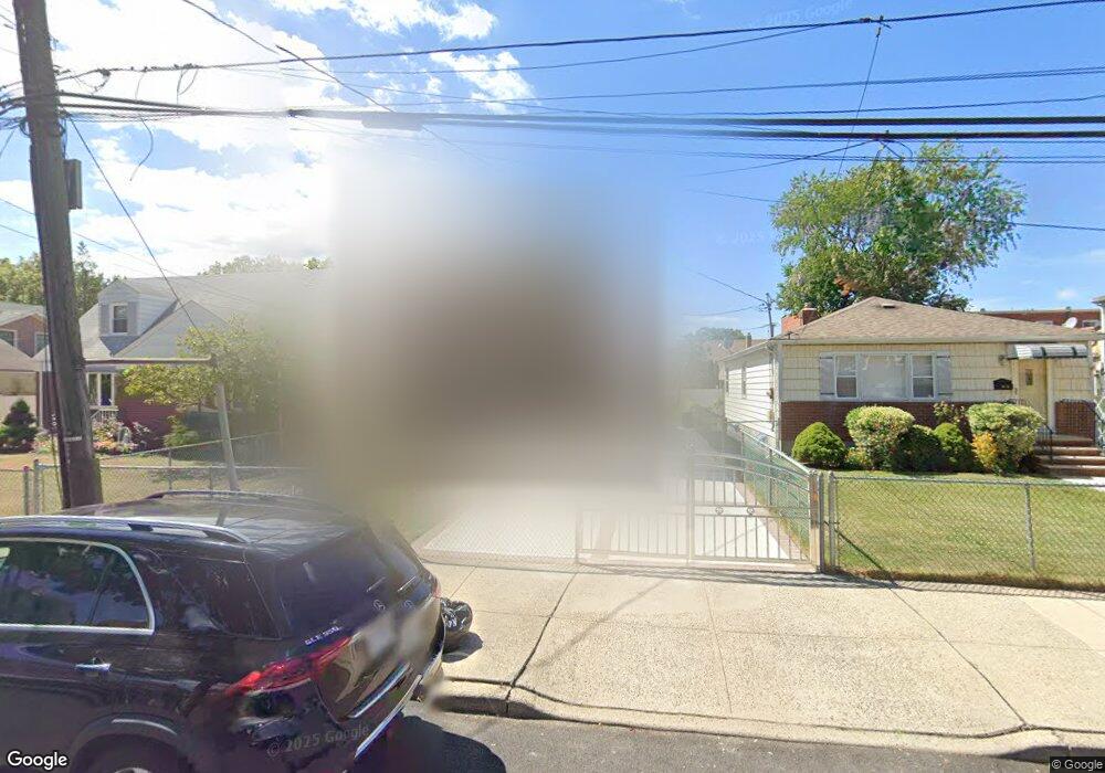 8418 264th St, Floral Park, NY 11001 - photo 1