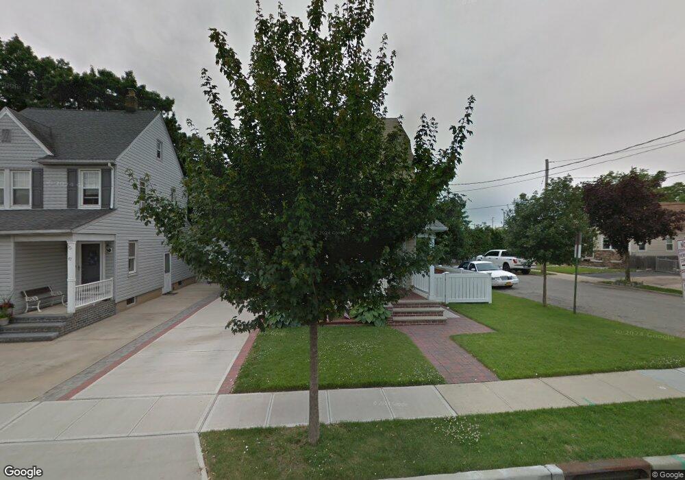 51 Geranium Ave, Mineola, NY 11501 - photo 1