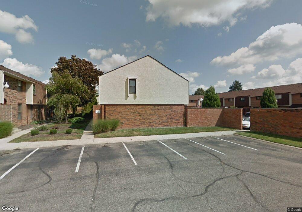 1816 Willoway Cir S, Columbus, OH 43220 - photo 1