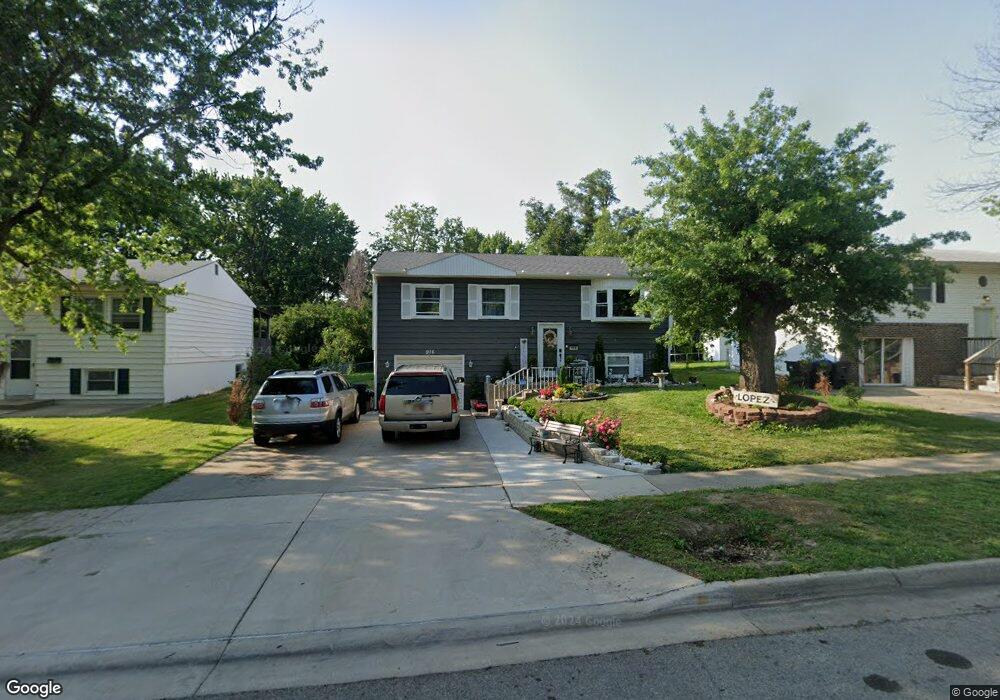 916 SE 36th St, Topeka, KS 66605 - photo 1