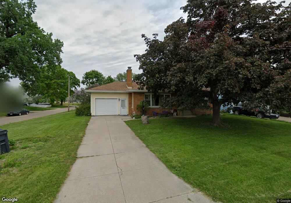 1030 20th St SE, Cedar Rapids, IA 52403 - photo 1