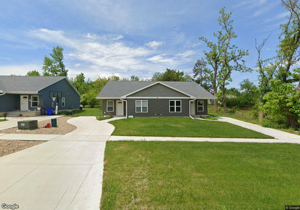 2760 L St SW, Cedar Rapids, IA 52404 - photo 1