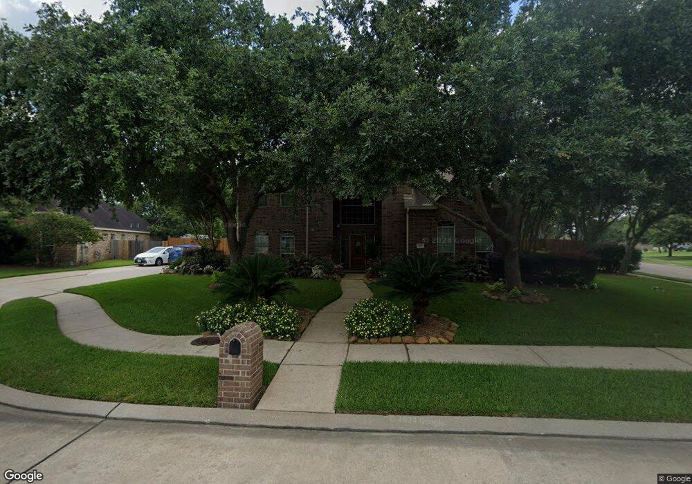 800 W Lake Cir, Friendswood, TX 77546 - photo 1