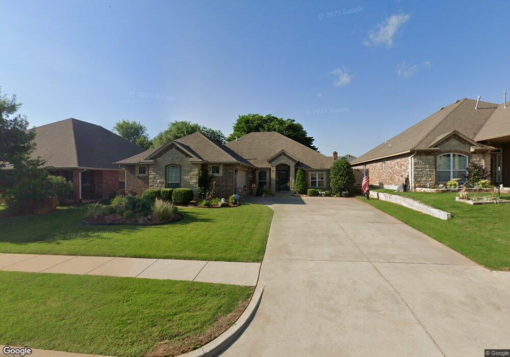 1828 NE 1st St, Moore, OK 73160 - photo 1