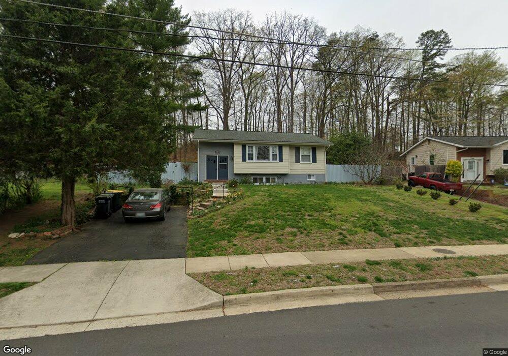 8910 Sylvania St, Lorton, VA 22079 - photo 1