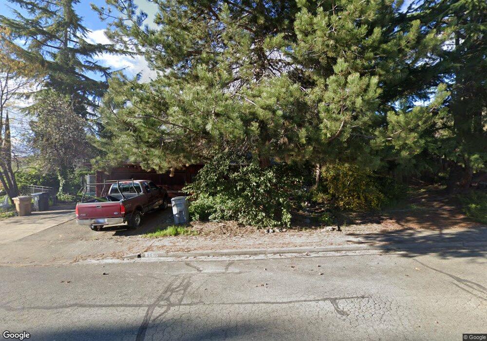 965 NE 11th St, Grants Pass, OR 97526 - photo 1