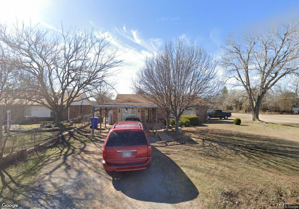 710 NW Locust Ave, Cache, OK 73527 - photo 1